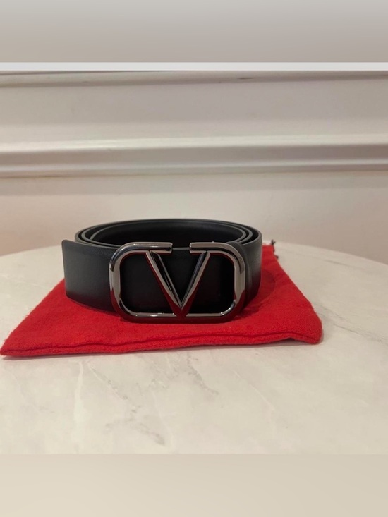 Vlogo Signature Calfskin Belt 40 Mm for Man in Black  Authentic Valentino VLogo Signature Calfskin Belt 40 MM / 38 Inches - 95cm